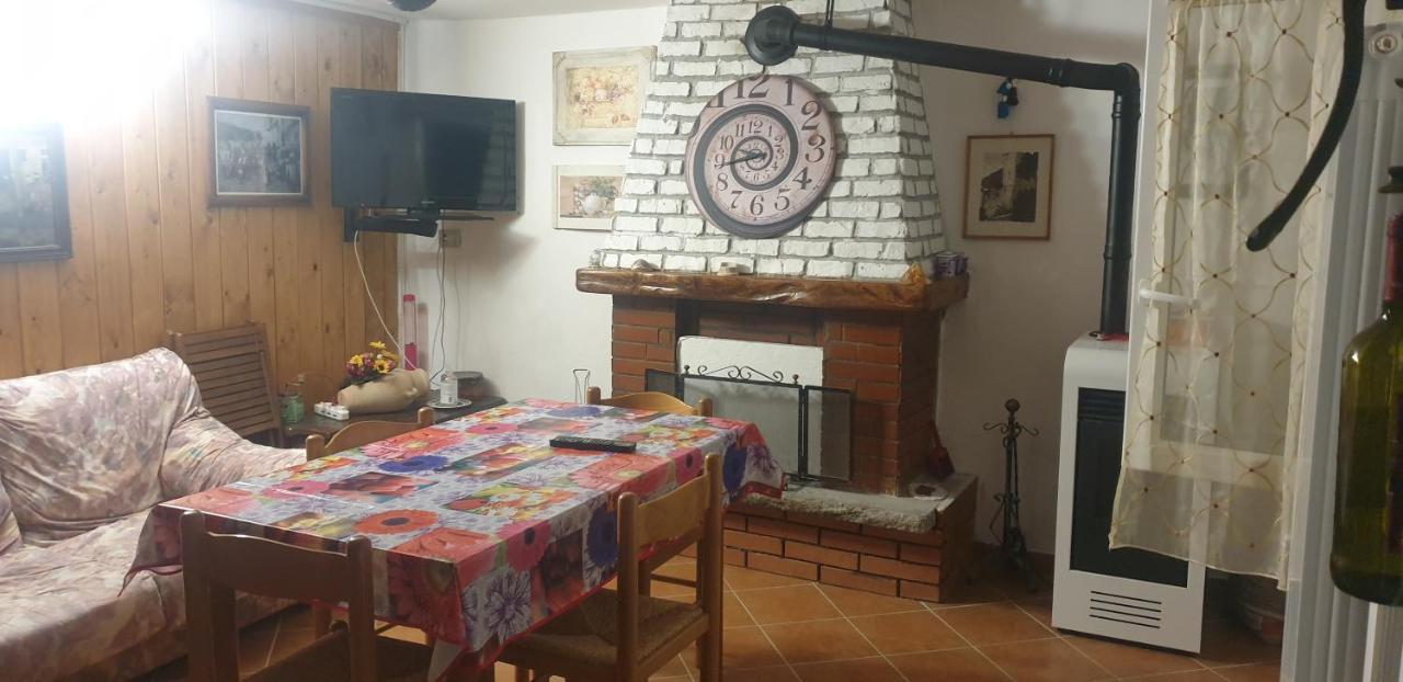 Casa Vacanze Mingos Lodio Di La Carpineta Exterior photo
